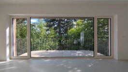 Blick aus dem Wohnzimmer in den Garten